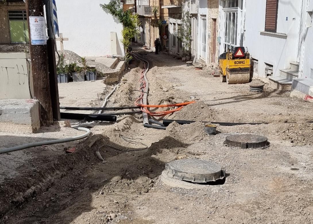 Οι κάτοικοι διαμαρτύρονται για την καθυστέρηση στην εκτέλεση του έργου.