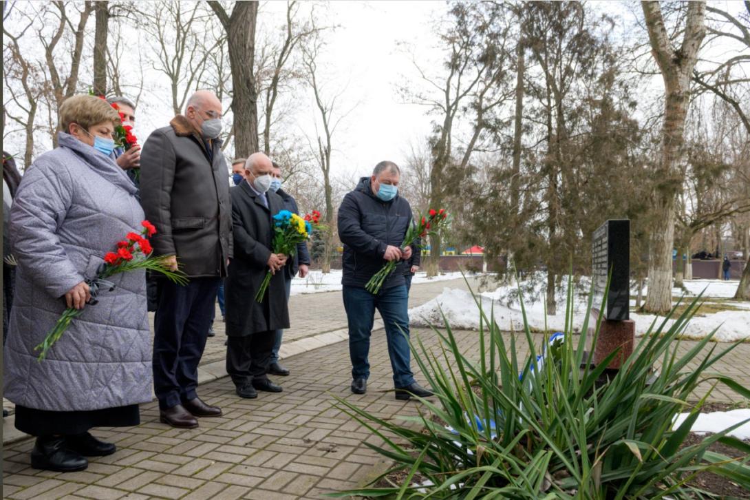 Δενδιας καταθεση στεφανων