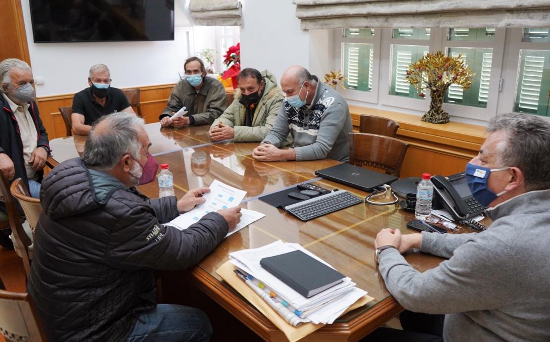 αγρότες - αρναουτακης