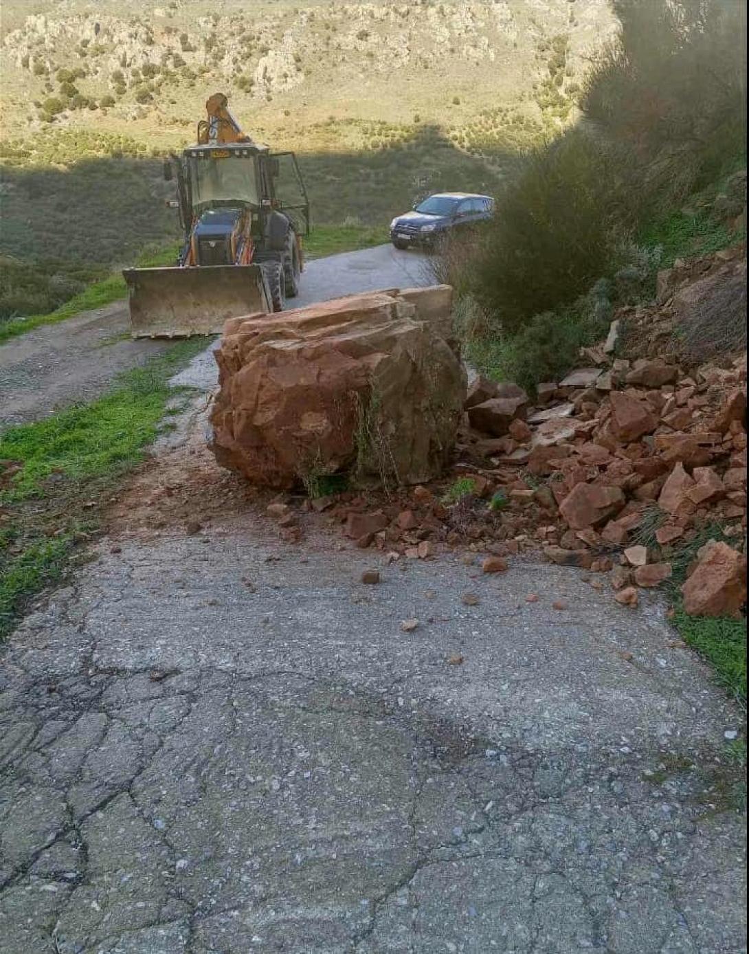 βράχος στο δρόμο