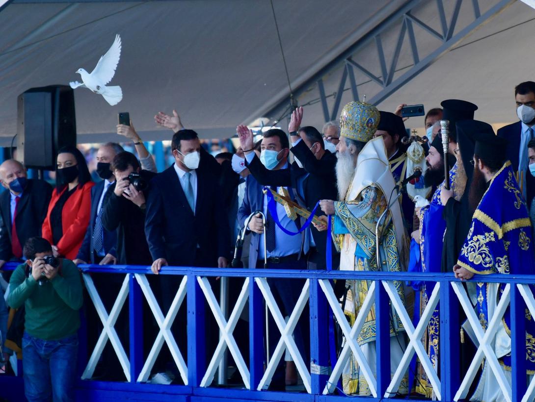 Στο Λιμάνι του Πειραιά για τα Θεοφάνεια ο Γιαννης Πλακιωτάκης