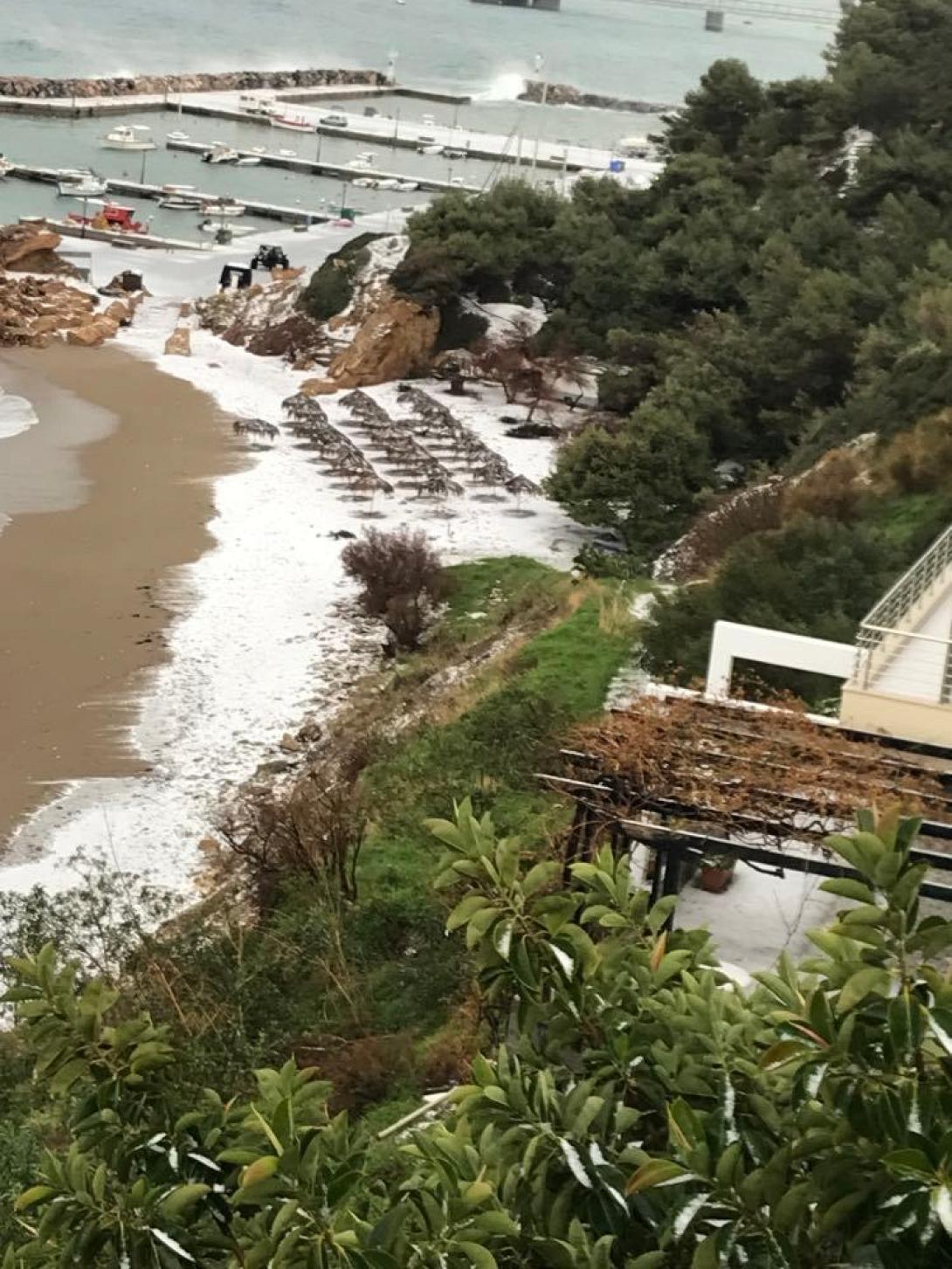 χιόνι στην παραλία της Παντάνασσας