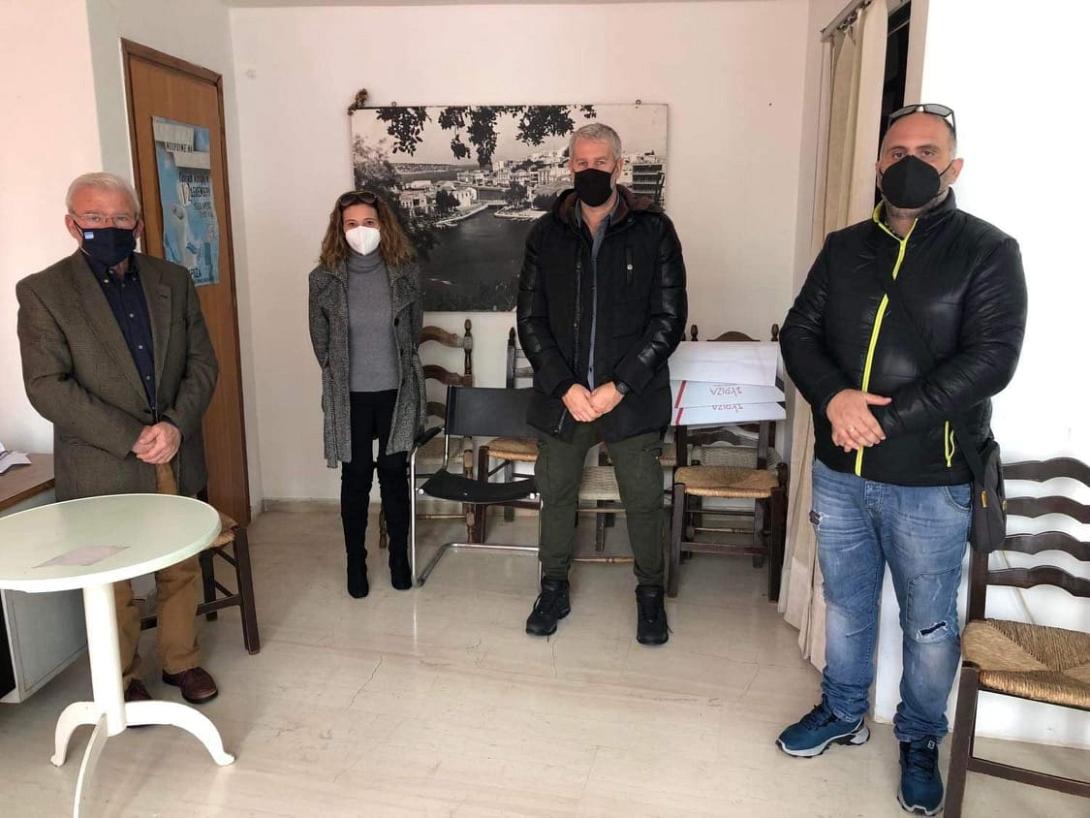 Συνάντηση Θραψανιώτη με εργαζόμενους επικουρικούς του ΕΚΑΒ