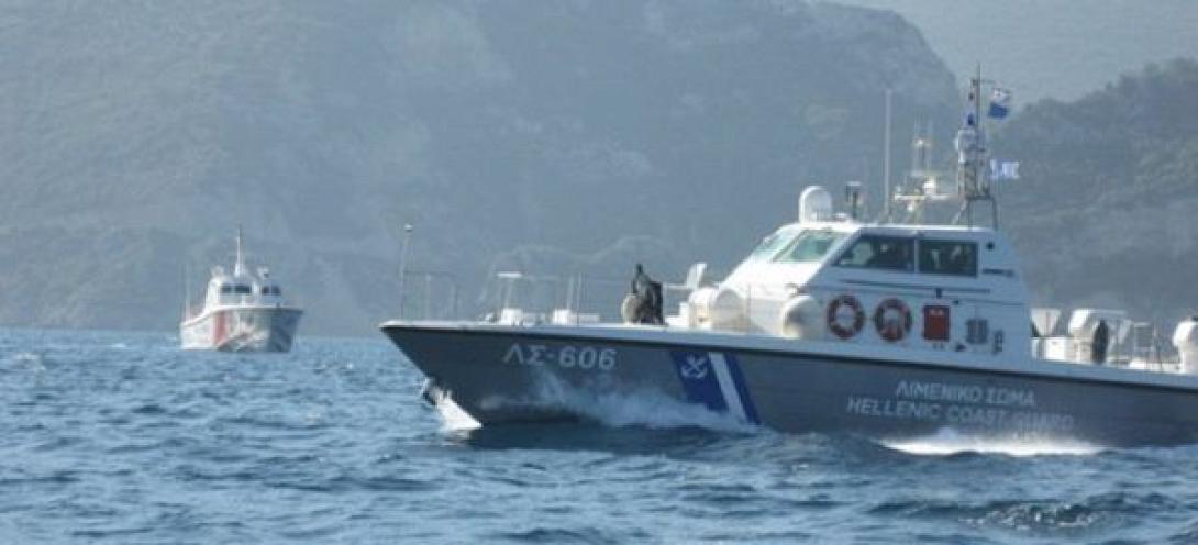 Ρυμουλκήθηκε στην Τουρκία σκάφος με 150 μετανάστες 