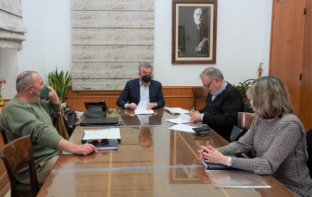 υπογραφη συμβαση