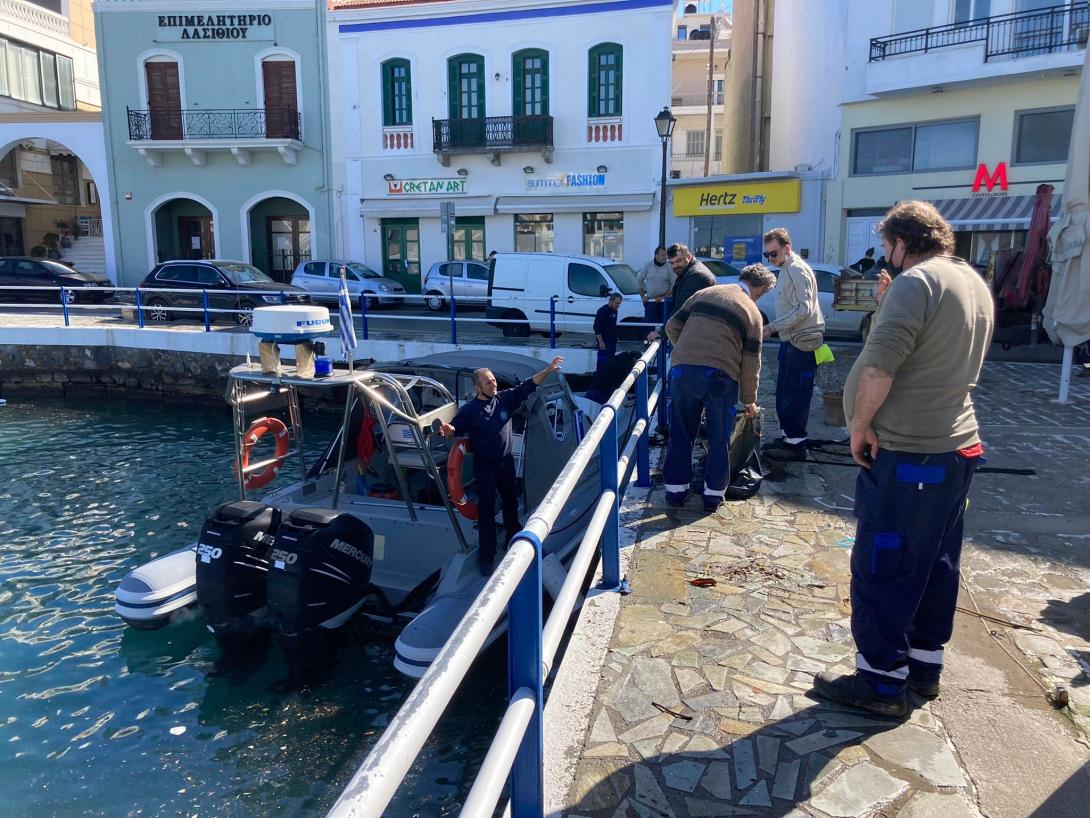 Μεγάλο όγκο απορριμμάτων από το λιμάνι Αγίου Νικολάου απομάκρυνε η υπηρεσία καθαριότητας του Δήμου