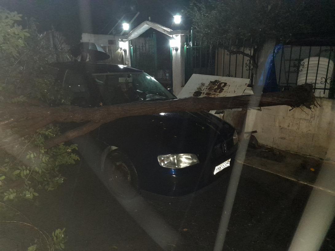 Ηράκλειο - κακοκαιρία: Σώθηκαν σαν από θαύμα από τον κεραυνό