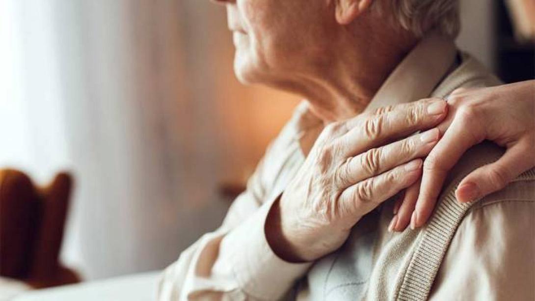 Η μοναξιά των ηλικιωμένων αυξάνει τον κίνδυνο άνοιας