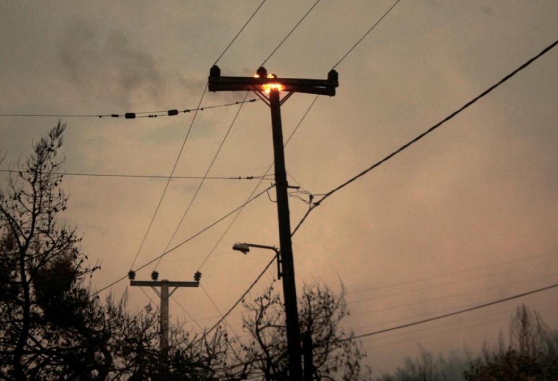 φωτιά - στύλος ΔΕΗ