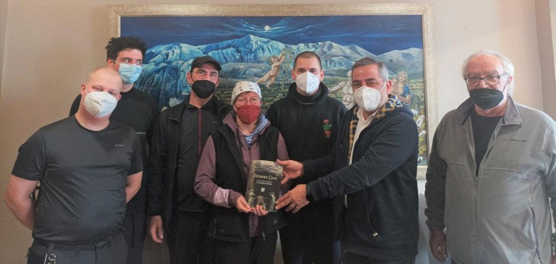 Συνάντηση Στεφανάκη με την οικογένεια Γερμανών που εγκλωβίστηκε στα ορεινά του Λασιθίου