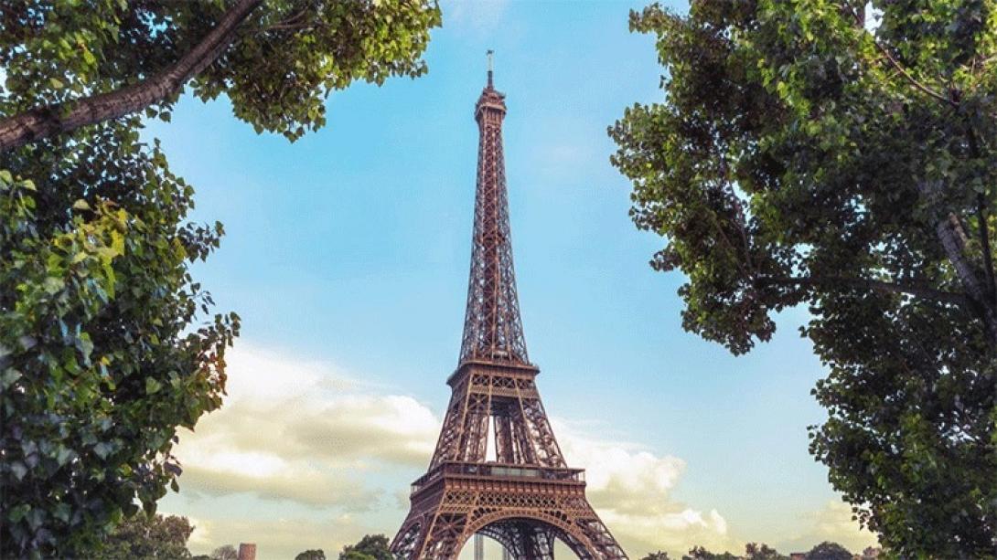 Ο πύργος του Άιφελ ψήλωσε κατά έξι μέτρα 