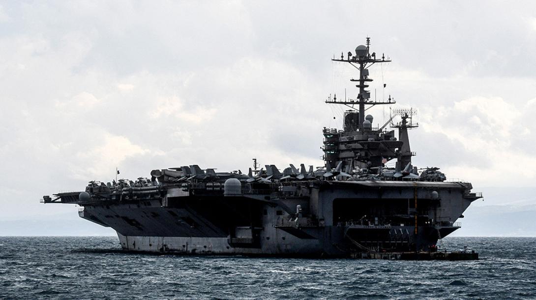 Αμερικανικά και Ρωσικά στρατεύματα στη Μεσόγειο 