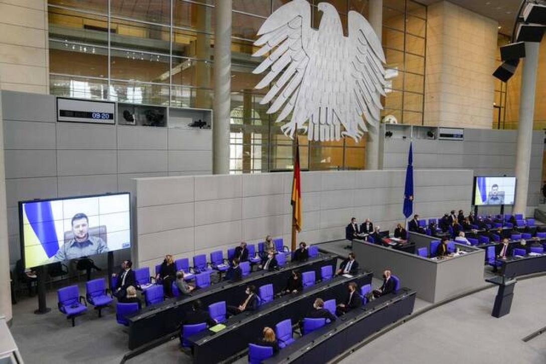 Κύριε Σόλτς γκρεμίστε αυτό το τείχος 