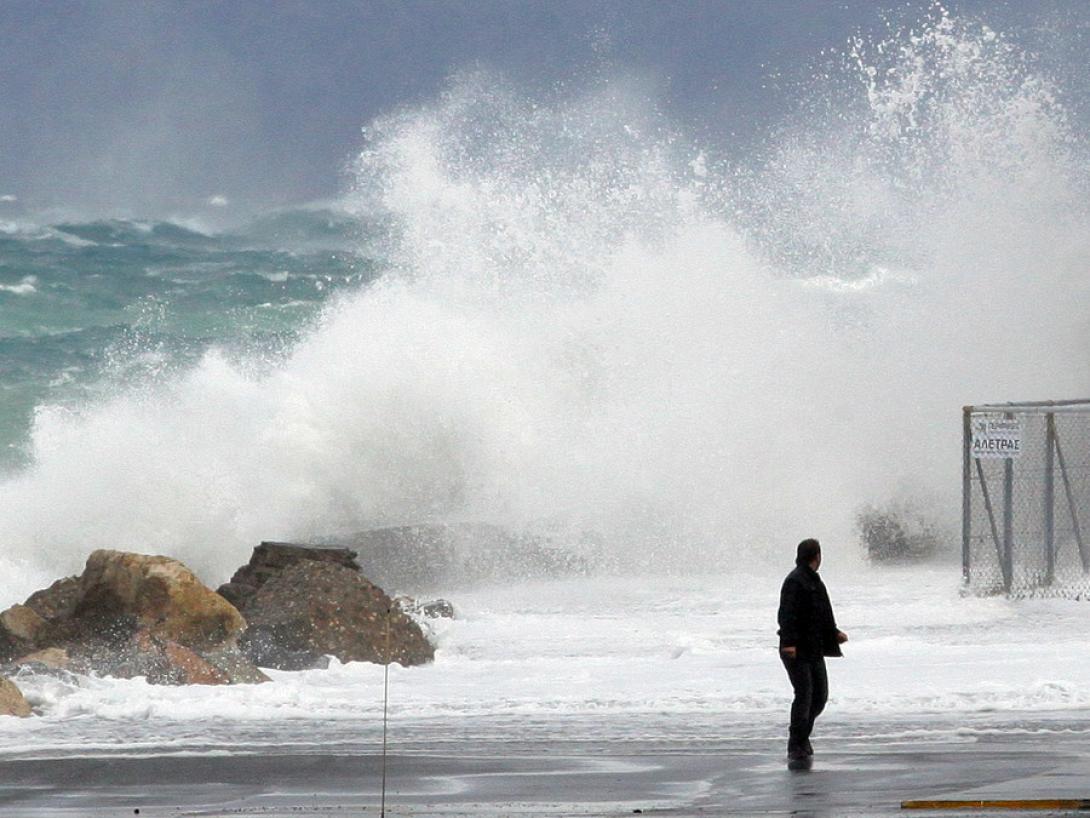 Σε επιφυλακή ο κρατικός μηχανισμός 