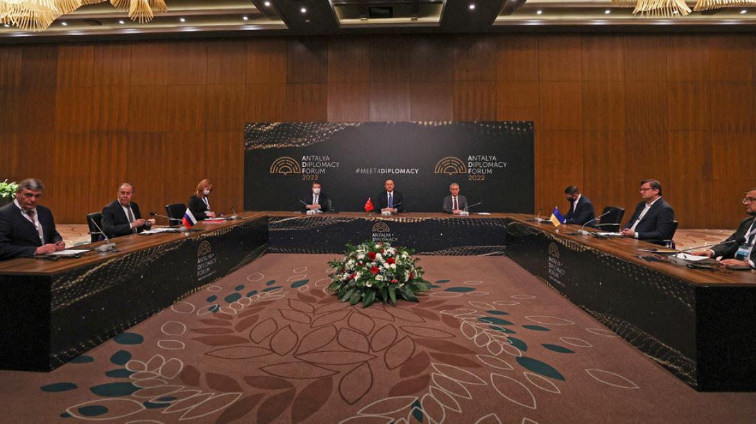 Η συνάντηση των δύο ΥΠΕΞ στην Αττάλεια 