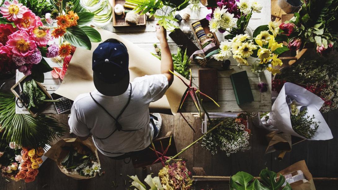 Του παρήγγειλαν λουλούδια και έχασε πάνω από 20.000 ευρώ 