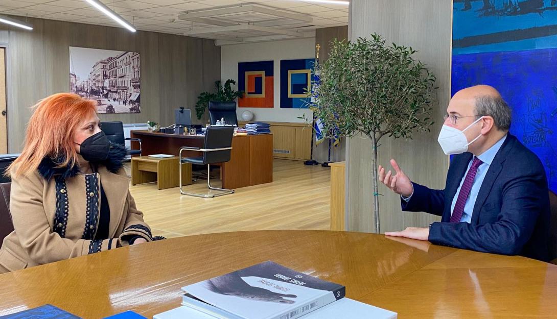 χατζηδακης - υπαλληλος