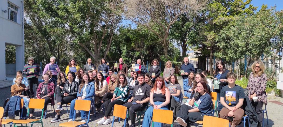 Παράδοση πέντε εκδόσεων της Ε.Κ.Ι.Μ. σε 218 Γυμνάσια και Λύκεια της Κρήτης