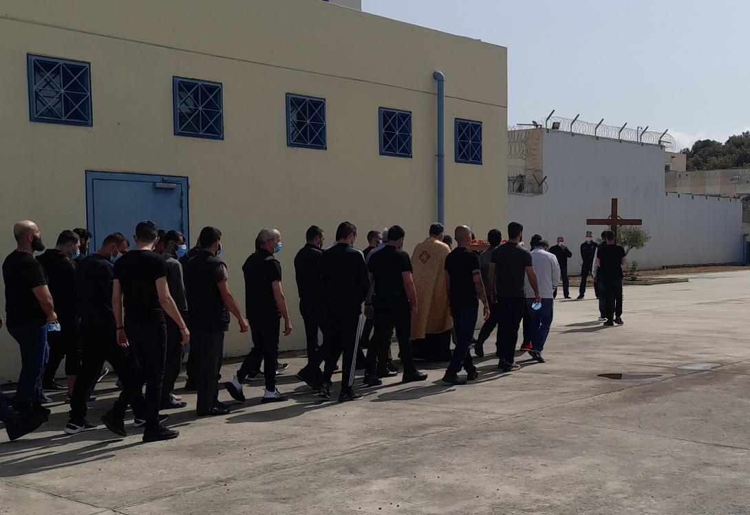 Η περιφορά του Επιταφίου στο κατάστημα κράτησης Χανίων