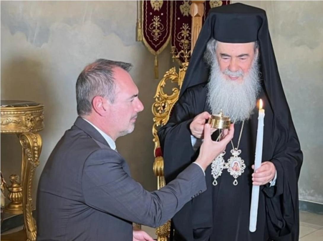 Άγιος Φως: Παρελήφθη από την ελληνική αποστολή