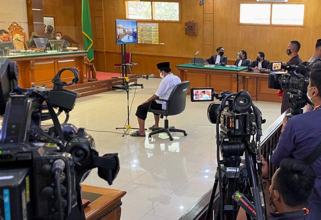 ινδονησια δικαστηριο