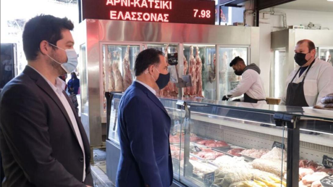 Ο υπουργός Ανάπτυξης στη Βαρβάκειο Αγορά 