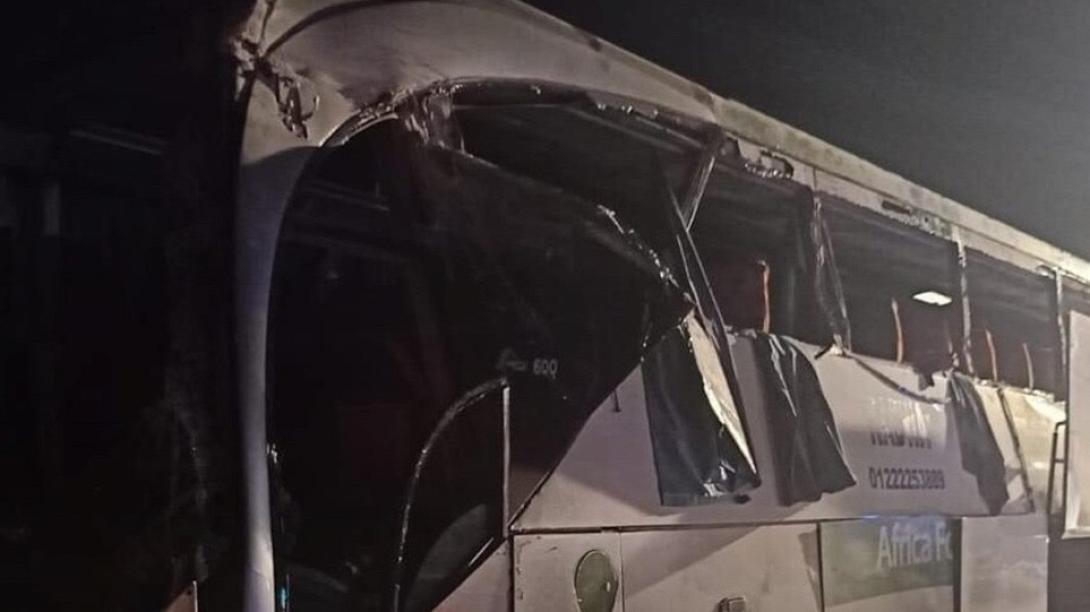 Τουριστικό λεωφορείο συγκρούστηκε με φορτηγό 