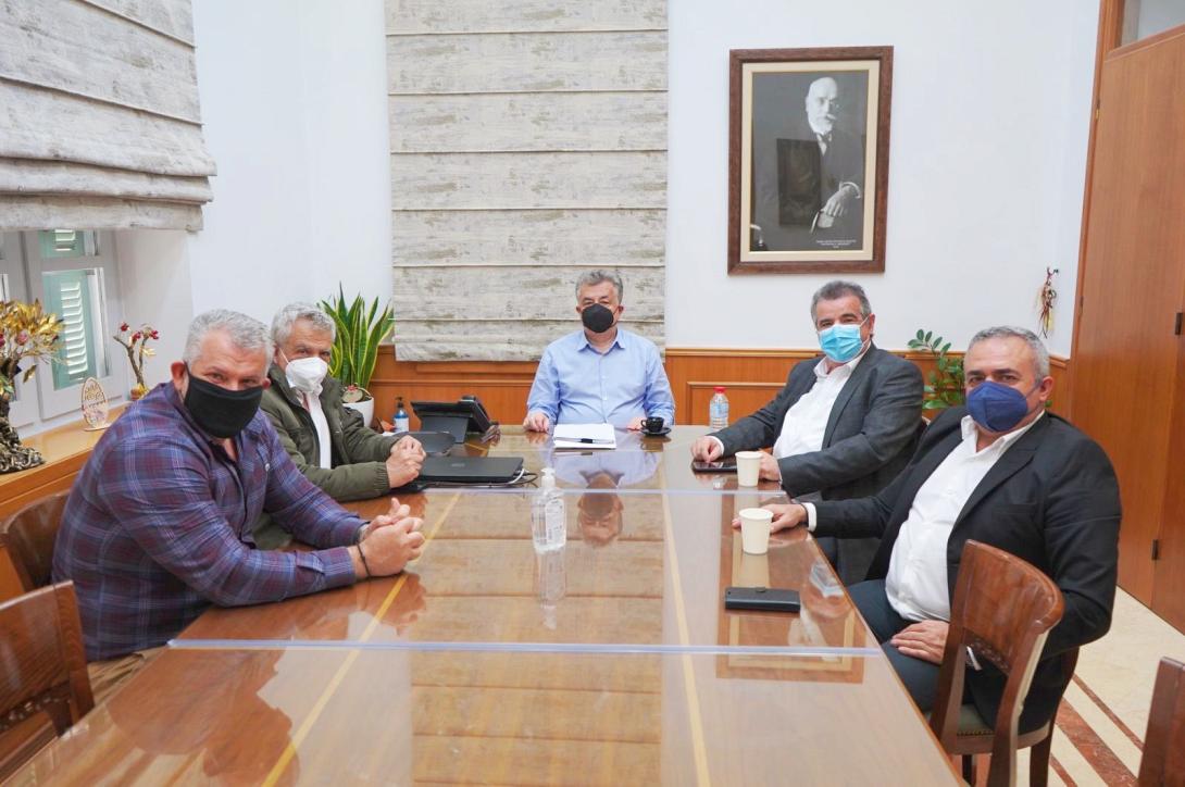 Συνάντηση Περιφερειάρχη με Δημάρχους Φαιστού και Αγίου Βασιλείου 