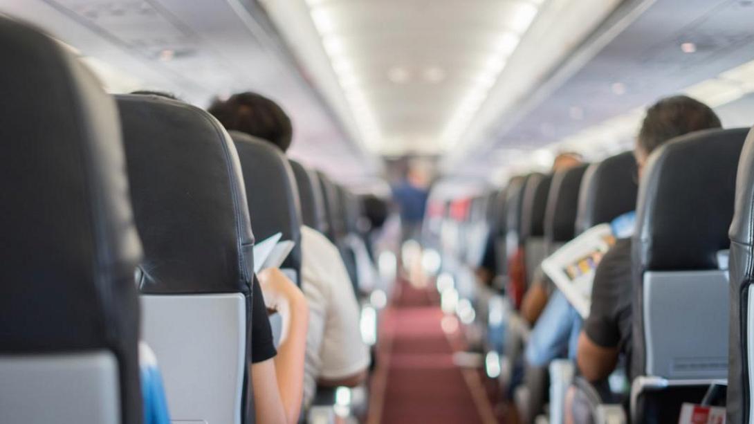 Στόχος η αεροπορική εταιρεία λόγω θεωρίας συνομωσίας για πλημμύρες 