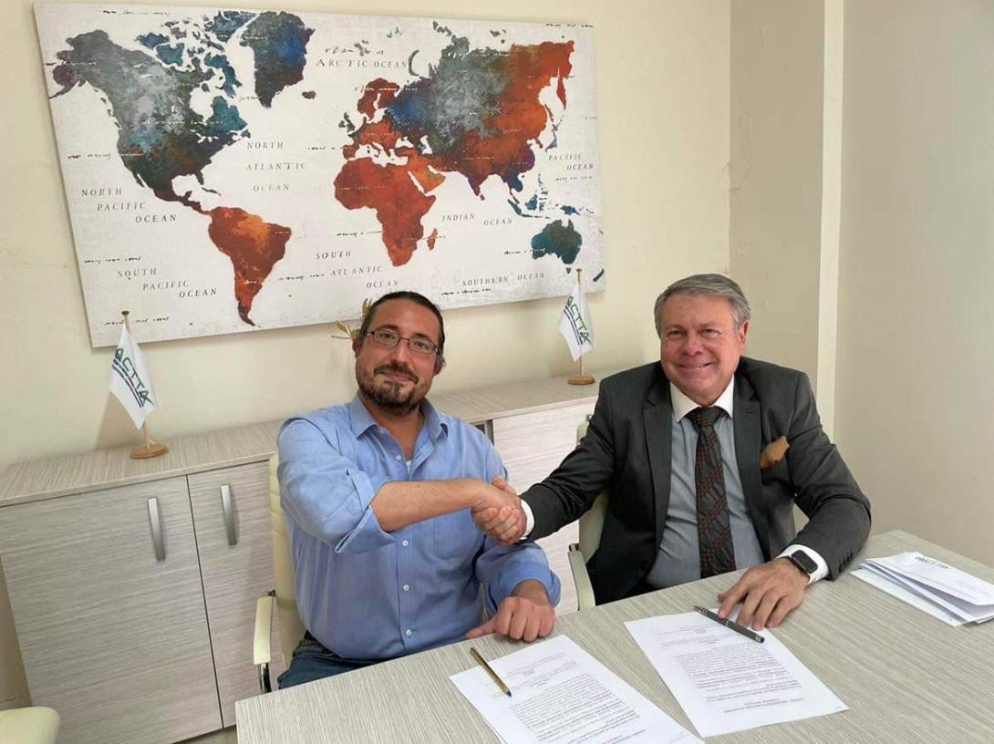 Κρήτη: Νέα σύμβαση υπέγραψαν οι τουριστικοί πράκτορες και οι ξεναγοί