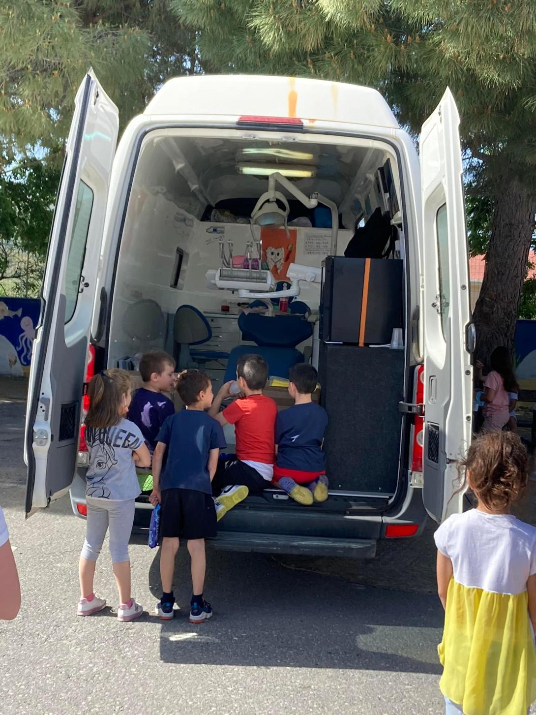 κινητη μοναδα οδοντιατρικης