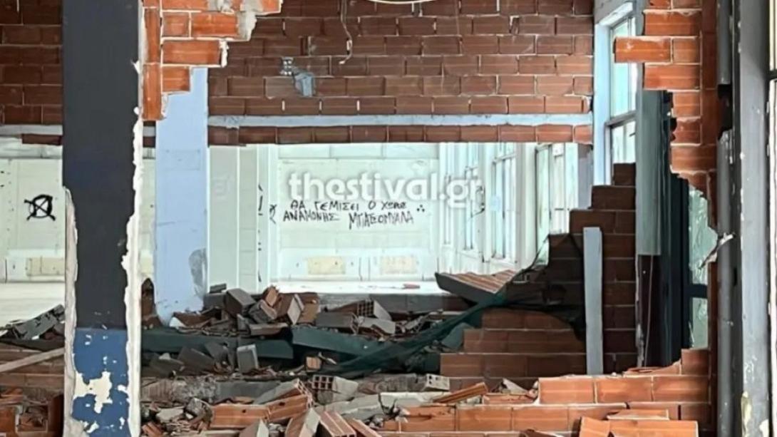 Άγνωστοι με βαριοπούλες γκρέμισαν τους τοίχους στο «Στέκι στο Βιολογικό»