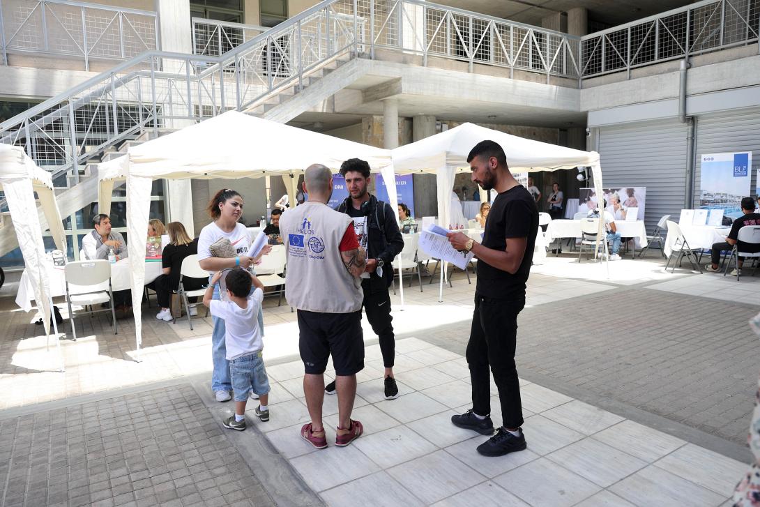 Συνωστισμός προσφύγων για μία θέση εργασίας