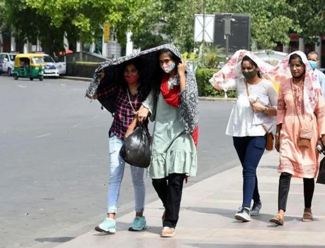 Σφοδροί καύσωνες πλήττουν την Ινδία