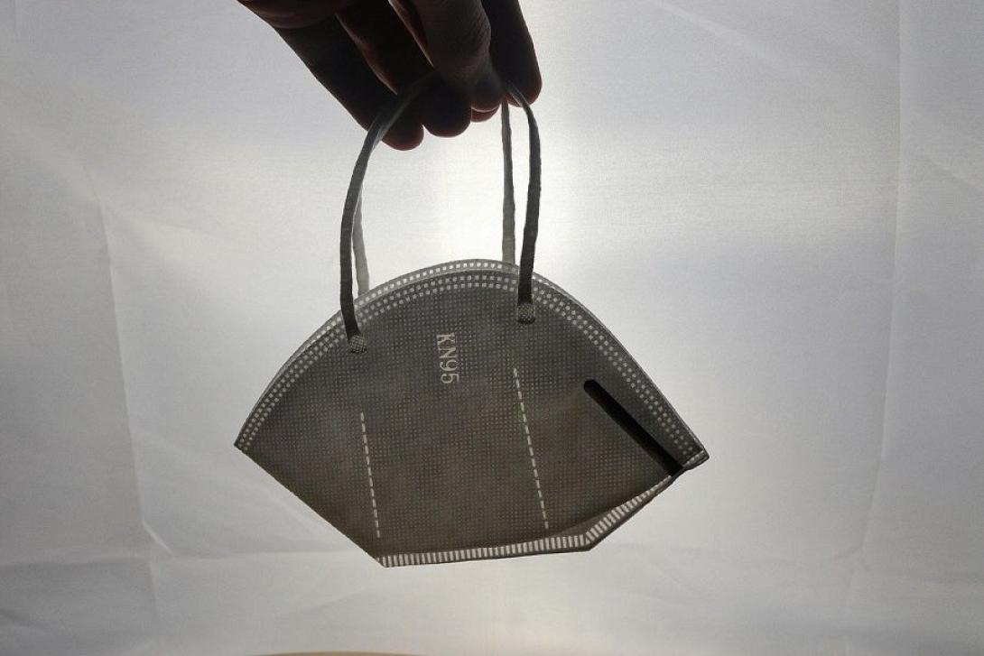 Από σήμερα οι Ιταλοί βγάζουν τις μάσκες  