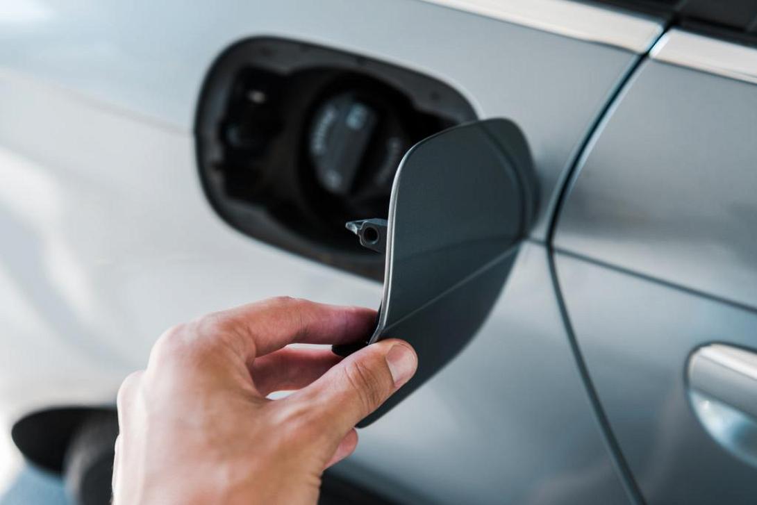 βενζίνη - αυτοκίνητο (ΦΩΤΟΓΡΑΦΙΑ ΑΠΌ CREATE.VISTA.COM)