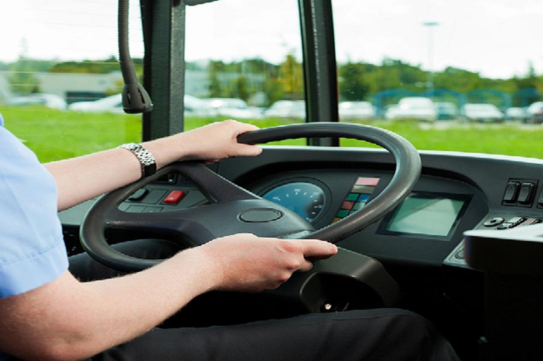 Οδηγός πούλμαν λιποθύμησε στο τιμόνι 