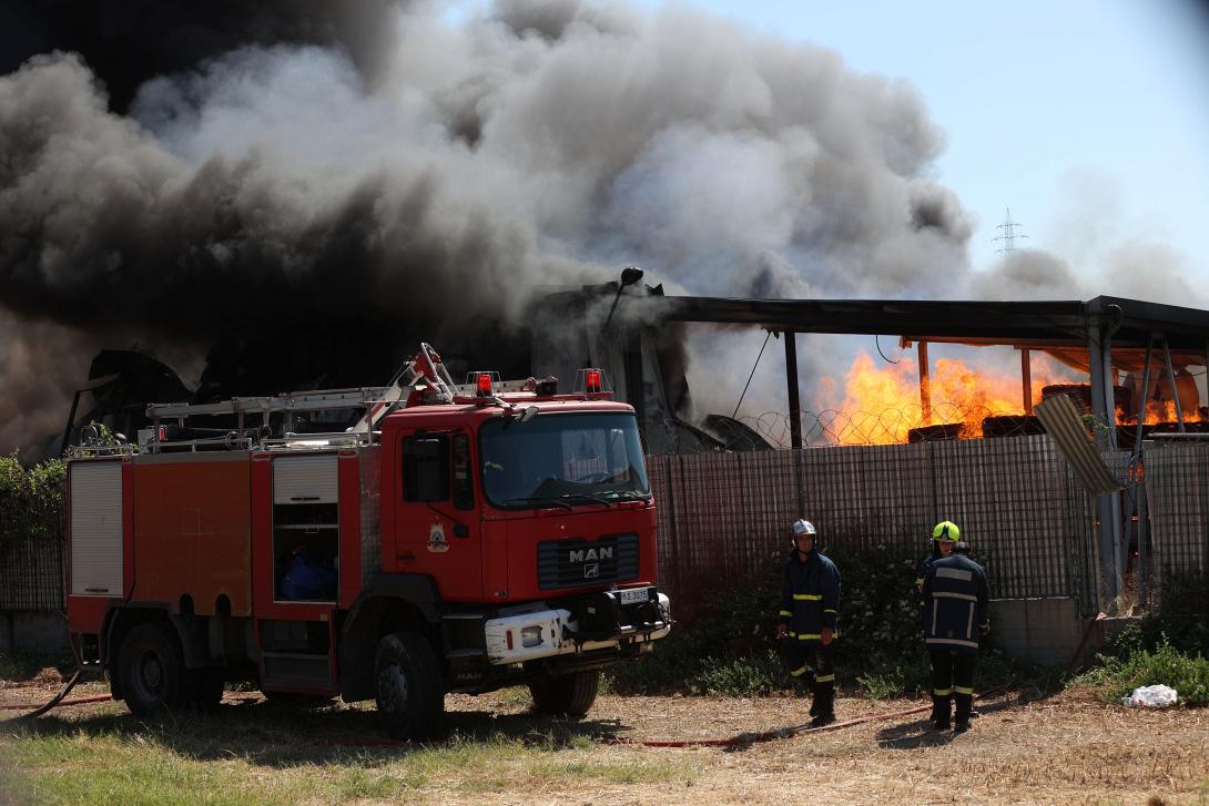 Μεγάλες καταστροφές σε επιχειρήσεις από την πύρινη κόλαση