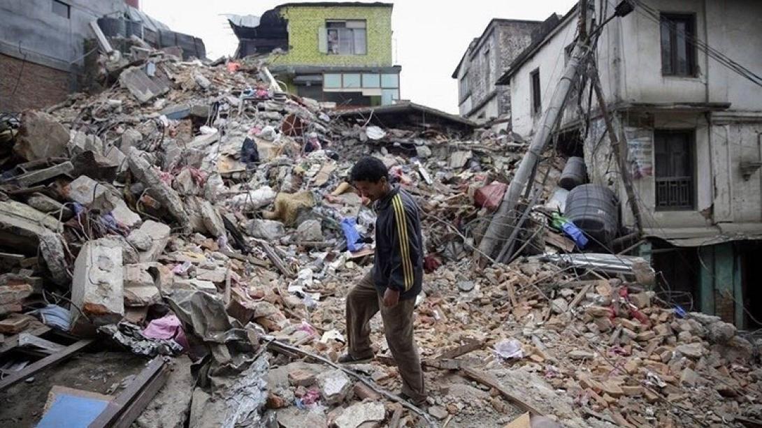 Τουλάχιστον 130 νεκροί από τον ισχυρό σεισμό 