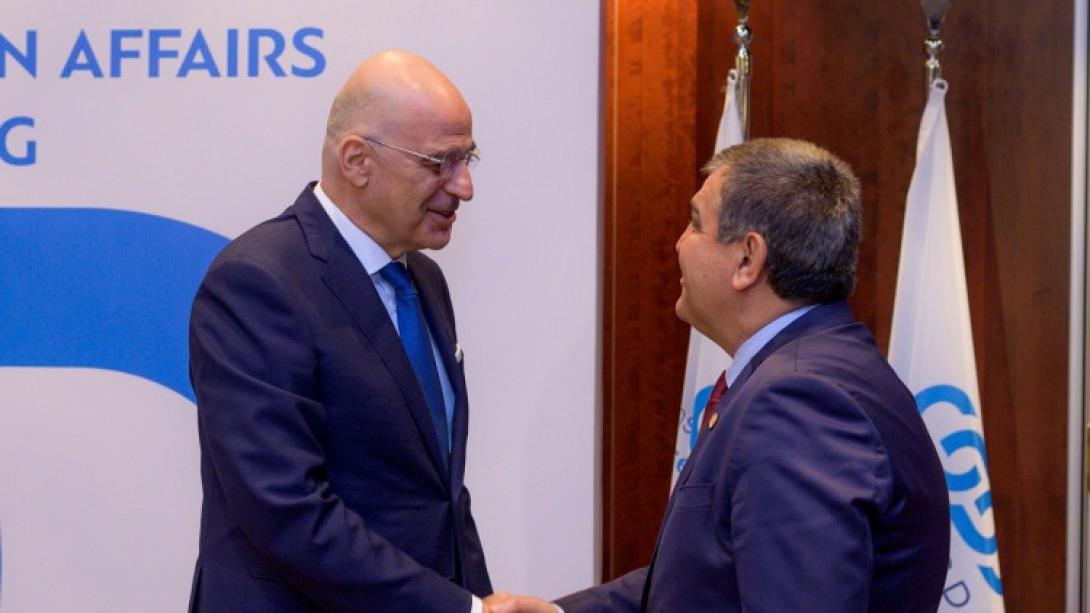 Η σύντομη συνομιλία του με τον Τούρκο υφυπουργό Εξωτερικών 