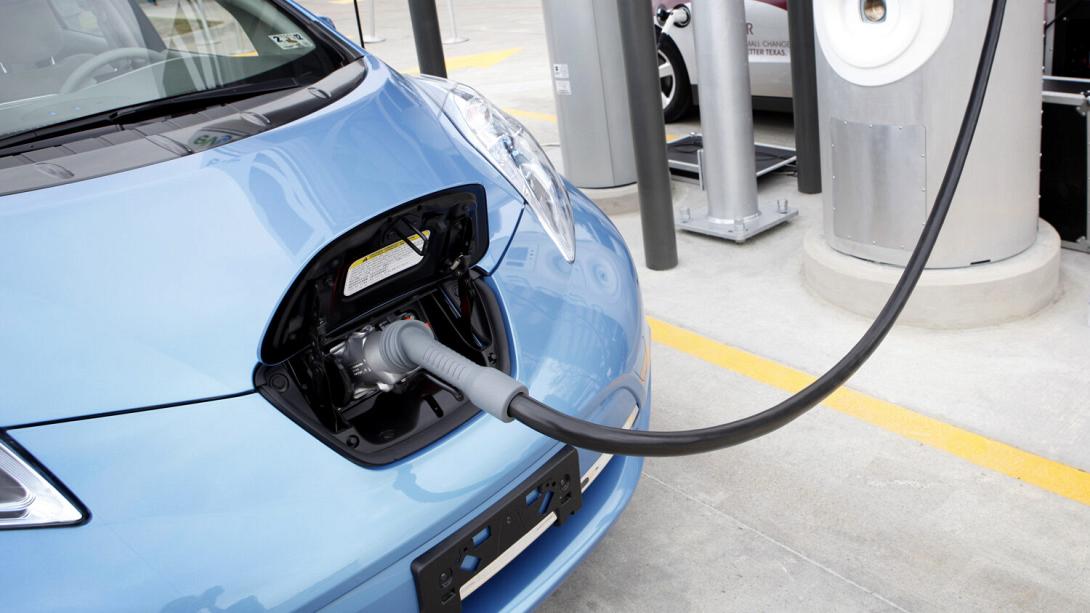 Στροφή τω Ελλήνων στα υβριδικά αυτοκίνητα 