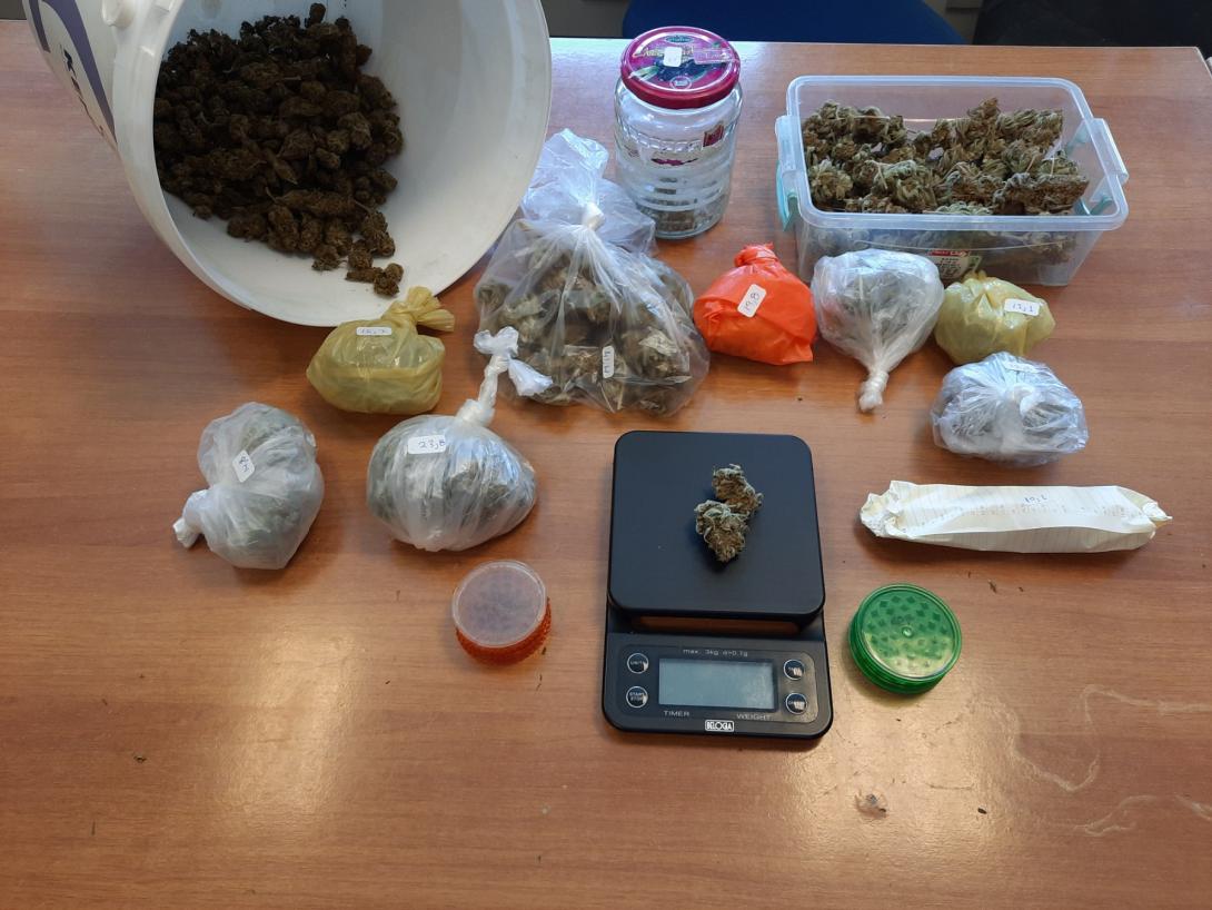 Ηράκλειο: Έκρυβε τα ναρκωτικά στο σπίτι και στο αυτοκίνητό του