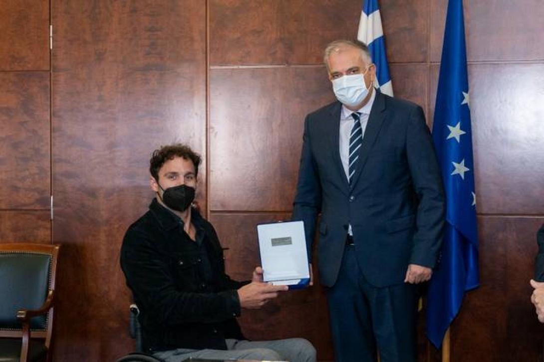 τσαπατάκης θεοδωρικάκος