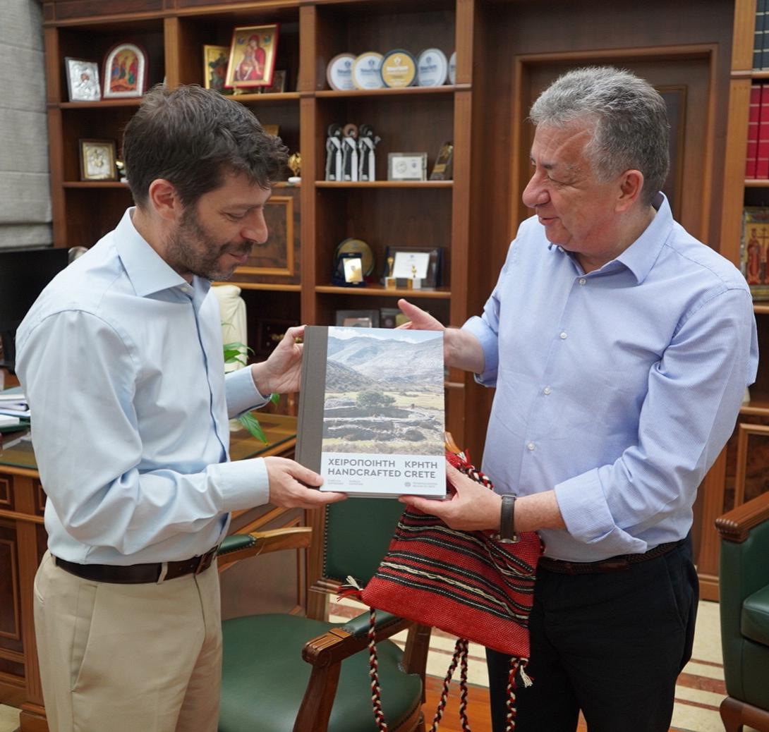 αρναουτάκης γιατρομανωλάκης