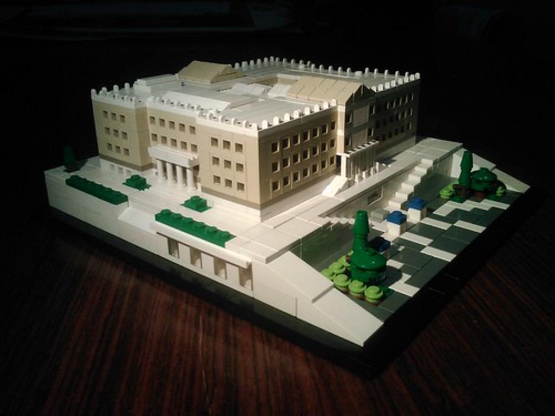 Έφτιαξε την Βουλή των Ελλήνων με lego 