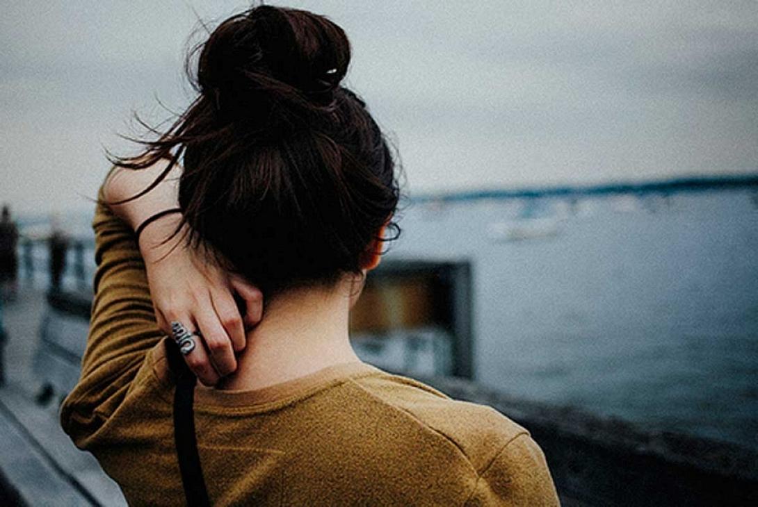 γυναίκα στην θάλασσα