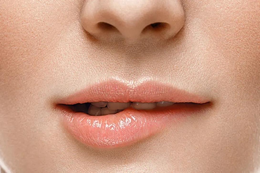 γυναικεια χείλη
