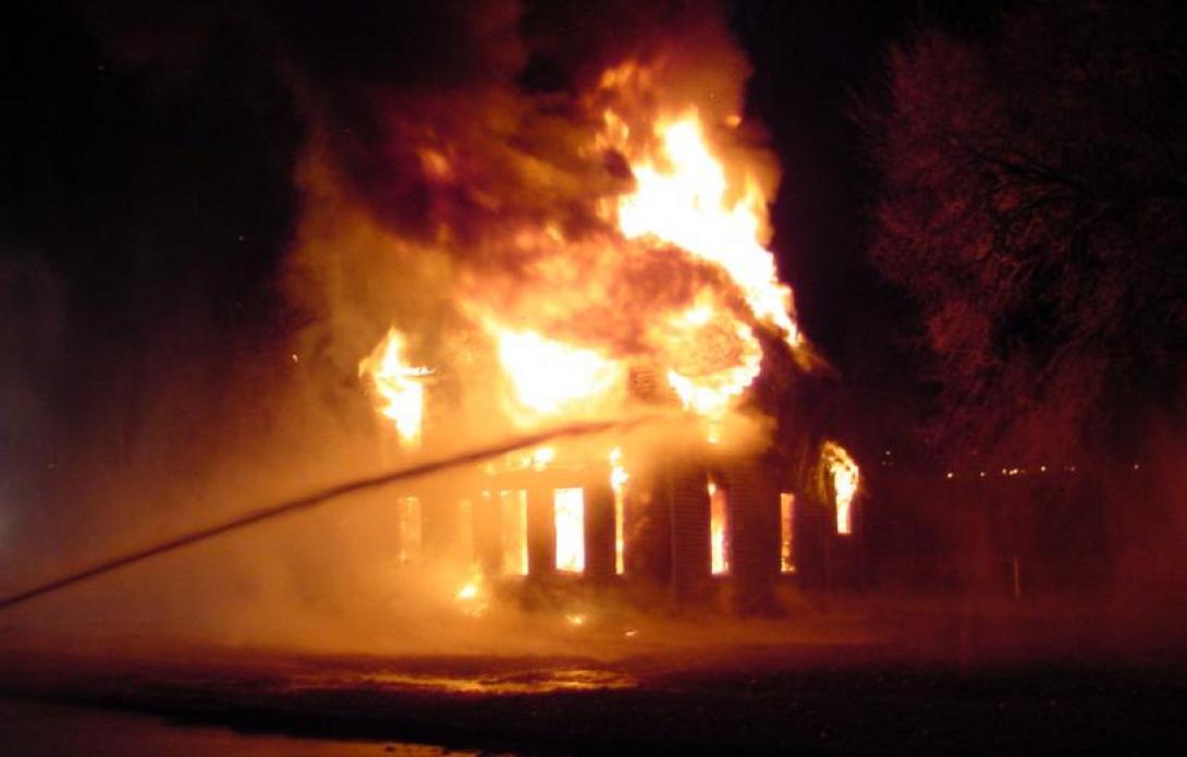 καμμενο σπιτι