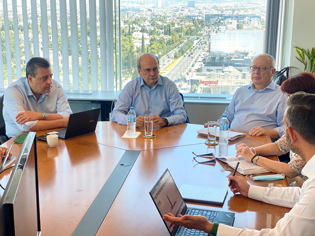 Η «τελική επίθεση» για τις συντάξεις τον Αύγουστο