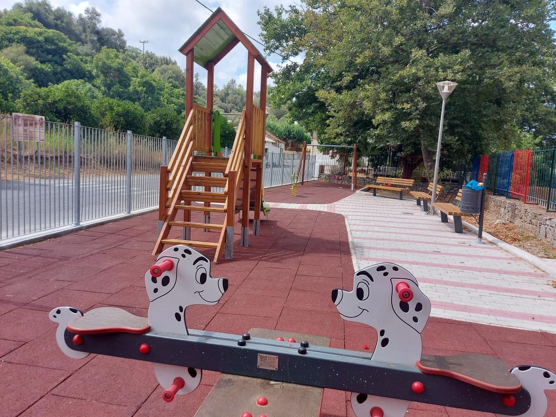 παλατανιας παιδικες χαρές